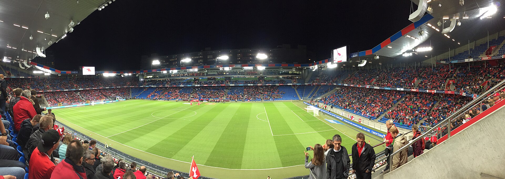 Panorama des St. Jakob-Park in Basel vor einem Länderspiel